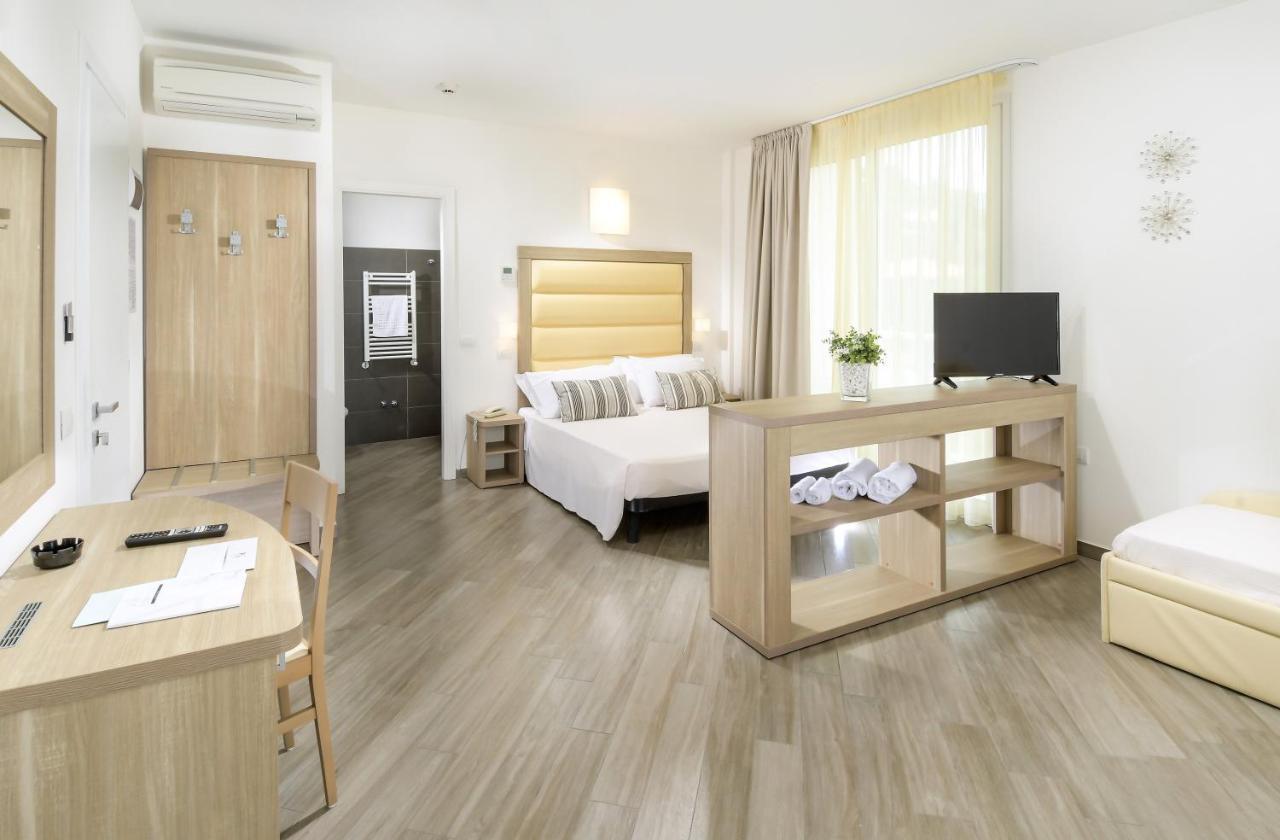 Hotel Atlantic & Spa Gabicce Mare Exteriör bild
