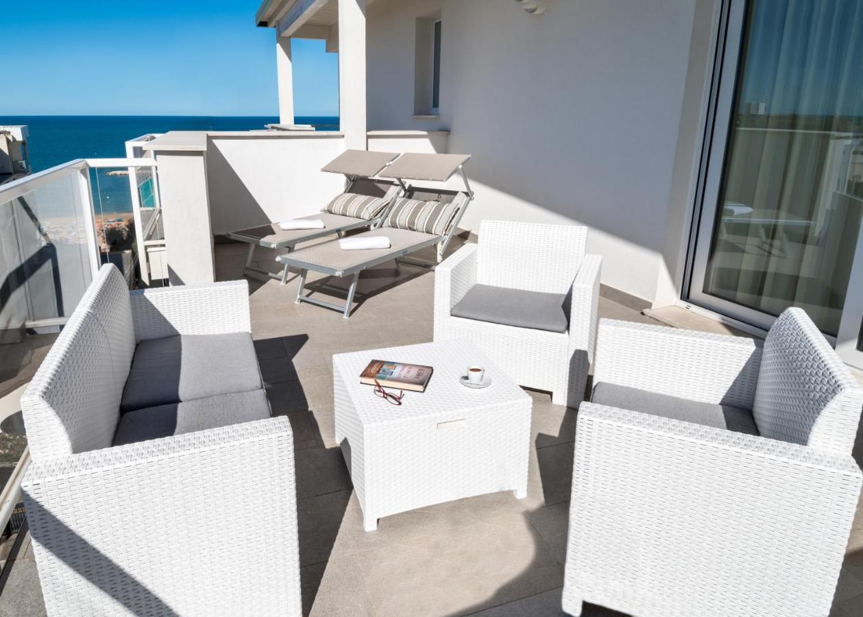 Hotel Atlantic & Spa Gabicce Mare Exteriör bild