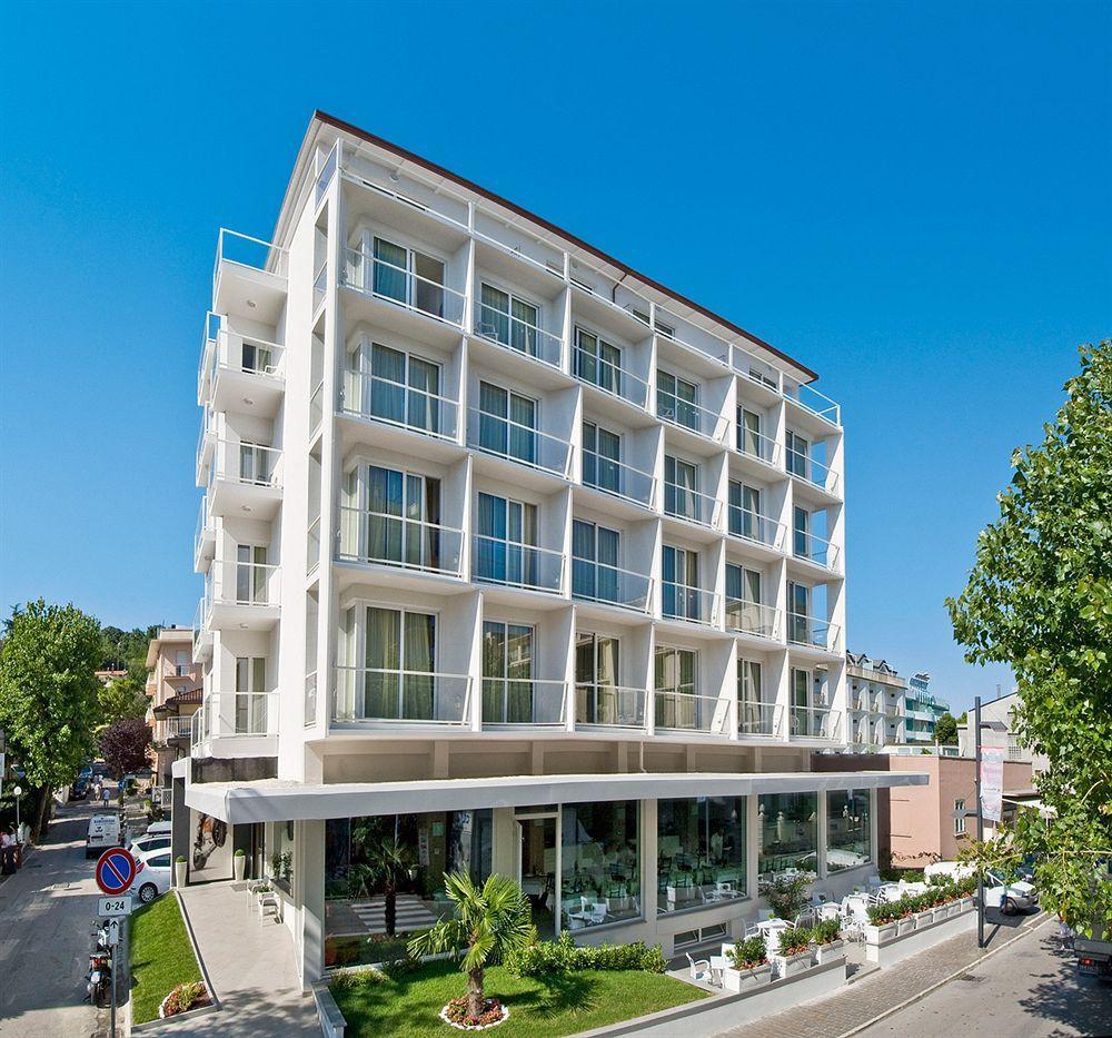 Hotel Atlantic & Spa Gabicce Mare Exteriör bild