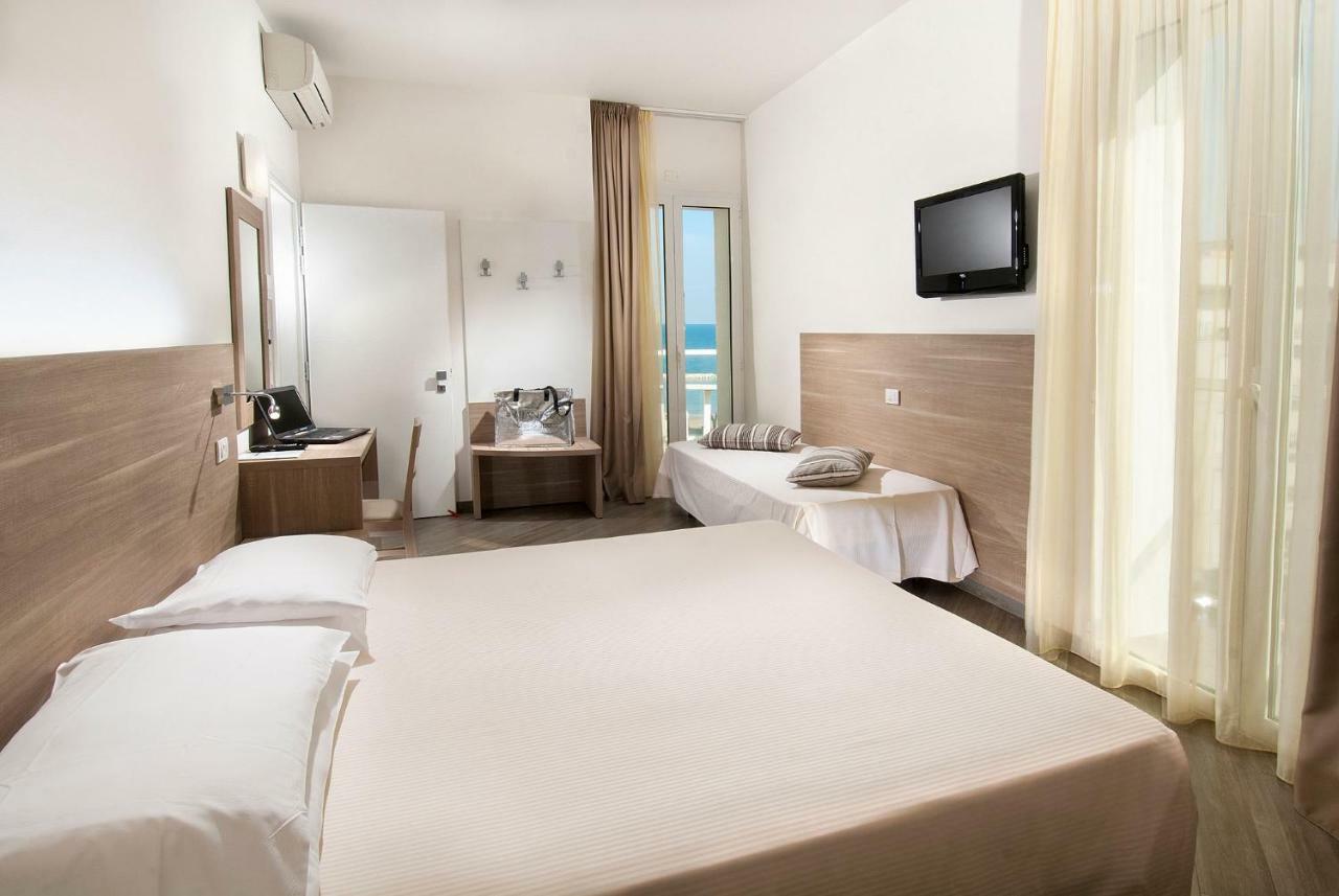 Hotel Atlantic & Spa Gabicce Mare Exteriör bild