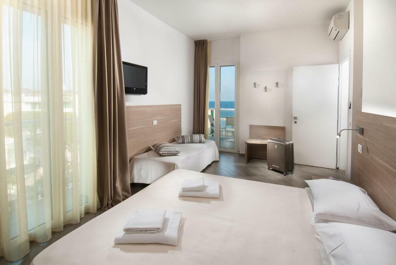 Hotel Atlantic & Spa Gabicce Mare Exteriör bild